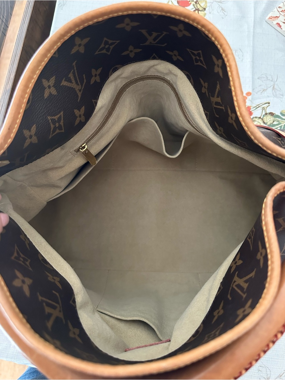 Authentic Louis Vuitton Monogram Canvas Hobo Shoulder Bag in Brown and Tan - Picture 3 of 12